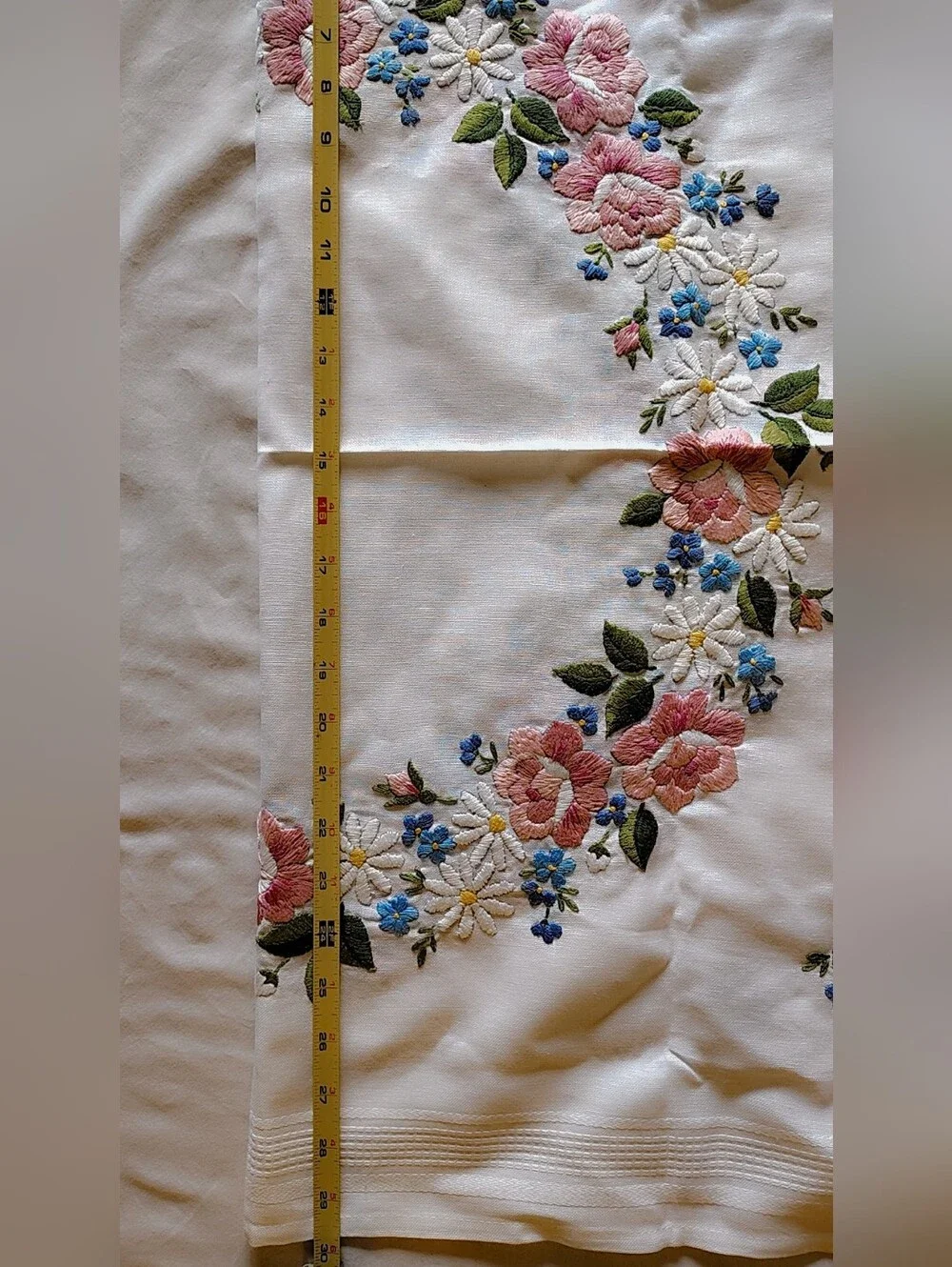 Elegant Floral Cotton Table Topper: Classic Boutique Style